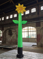 Skydancer immer wieder neu:  6m Blume als Airdancer mit lachendem Gesicht