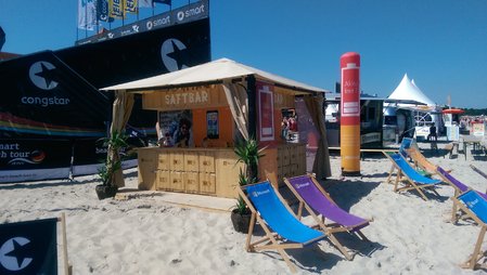 Schicke Werbesäule beim Volleyball-BeachCup. Product-Placement mal anders.\\n\\n04.09.2015 12:19